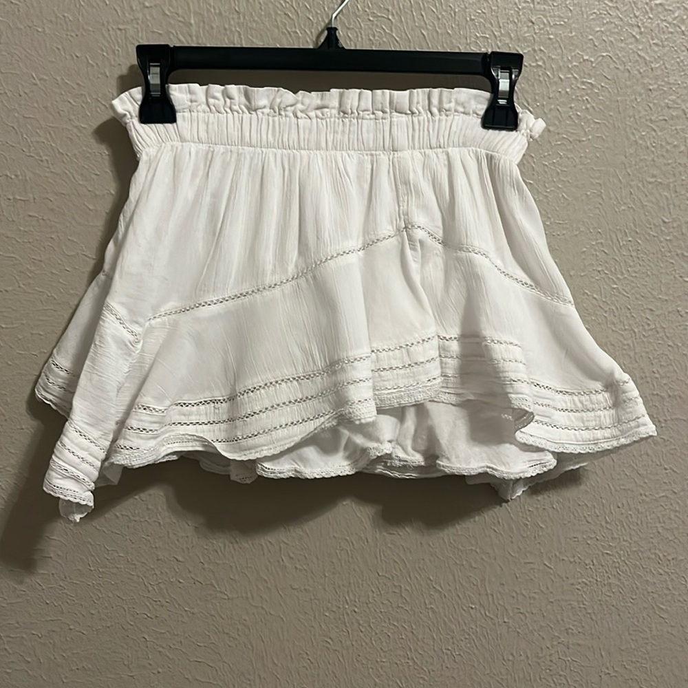 Beachy Aeire ruffle skort        not sold in stores or online anymore. waist 11”